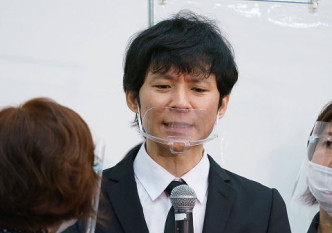 渡部健与佐佐木希婚后持续出轨，偷食新闻曝光半年后才召开道歉记者会。