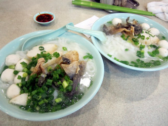 網民舉例，香港人最鍾意食嘅魚蛋粉，即係魚蛋河。資料圖片