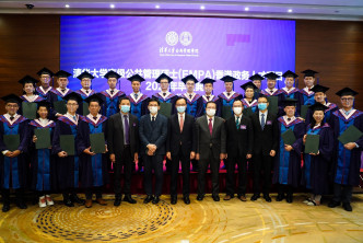 清華大學高級公共管理碩士（EMPA）香港政務人才項目為24名畢業生舉行典禮。聶德權facebook圖片