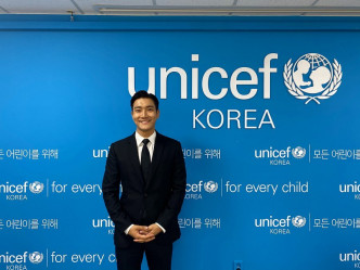 2015年，始源成為聯合國兒童基金會(UNICEF)韓國委員會特別代表。