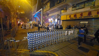 警员到油麻地长乐街志和街一带设封锁线。