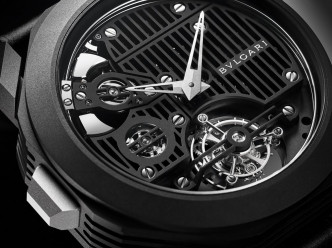 Octo Roma Carillon Tourbillon
機芯:BVL428手上鏈
表殼:44mm DLC鈦金屬
售價:待定