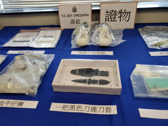 警方展示检获的证物。