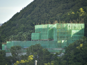 坚城是山顶加列山道一豪宅项目的承建商。