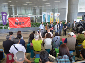 民阵到立法会区示威，反对修订逃犯条例。