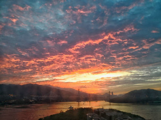 在多區今晨也看見火燒雲。網民Eddy Yuen‎圖片