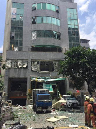 大廈玻璃都被震碎。爆料公社/Vin huang