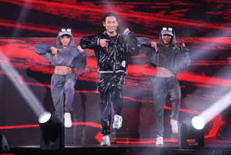 杜德偉昨晚假北京工人體育館舉行《Get Up起來世界巡回演唱會》首站。