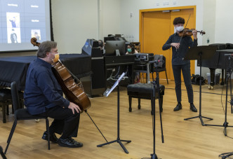 香港管弦樂團樂師透過管弦樂精英訓練計劃為學員提供大師班培訓。太古圖片