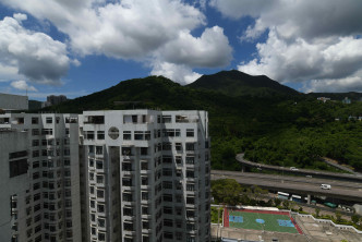 单位可外望「上杏花」一带的市景，以及东区走廊一带的山景。