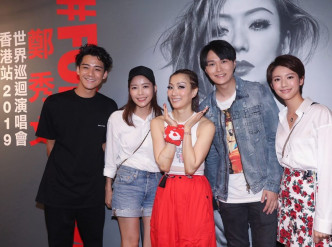 7月时3人结伴赖慰玲去睇郑秀文演唱会。