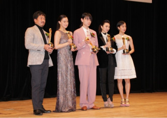 蒼井優（左二）、田中麗奈（右二）分別贏得影后及女配角獎。