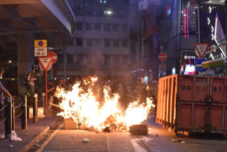 本港再度爆发大规模冲突。