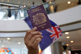 英國警告北京停止立法否則將改變對英國國民海外護照的安排。AP資料圖片
