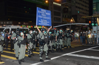 网民今日发起多区堵路，警方到多区拘捕、截查。