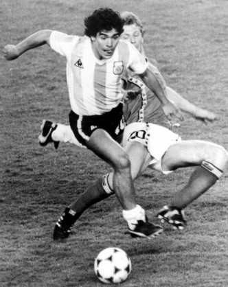 马勒当拿出战1982年世界杯赛事。AP资料图片