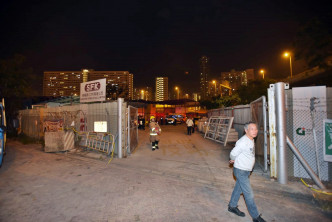 承啟道路政署建築地盤一個放置工具的貨櫃箱突然起火。