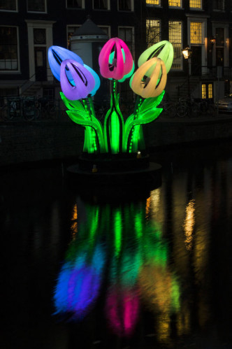 來自匈牙利的巨型鬱金香燈光藝術裝置。旅發局提供