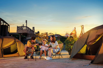 訪客可在高峰樂園的暗夜星空下享受兩日一夜的露營體驗。