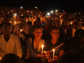 市民悼念卢旺达大屠杀死者。AP