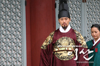 李瑞镇曾被外国人称他是「朝鲜最帅君王」。