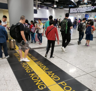 预计逾37万人次出入境旅客将经西九龙站口岸往来内地。资料图片