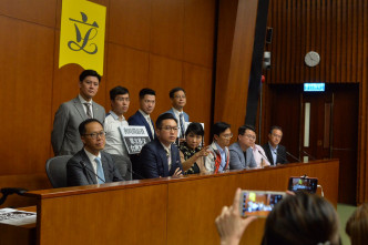 民主派倡政府与台湾当局进行单次移交。