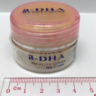 「a-DHA BEAUTY CARE Day Cream」美顔霜。