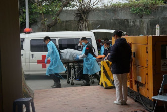 2具遗体送花莲市立殡仪馆。网上图片