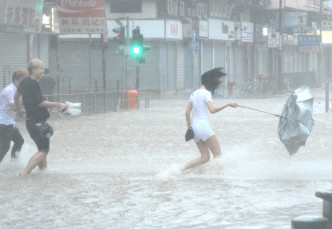 山竹袭港带来飓风暴雨造成广泛破坏。资料图片