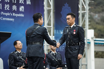 劉青雲首次加盟當拆彈專家。