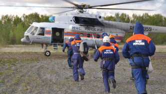 一架接載遊客觀賞火山景色的觀光直升機，在遠東區堪察加半島墜落湖中。網圖