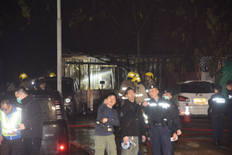 元朗一个货柜屋起火传爆炸声，22人疏散。