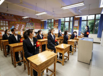 重庆一小学举行复学前疫情防控演练。