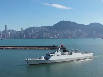 解放軍海軍「荊門艦」及「宿遷艦」護衛艦轉隸駐港部隊。影片截圖