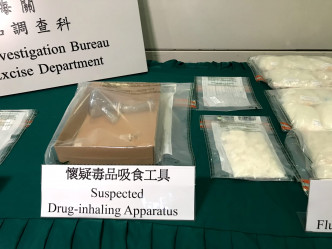 海关展示检获的毒品。