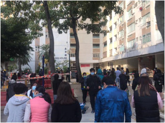 数十名住户疏散到安全地方。「大埔 TAI PO」fb图片