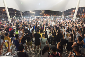 黃大仙數百人合唱網民創作的反修例歌曲《願榮光歸香港》