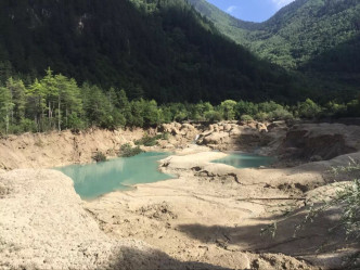 地震发生后几日的火花海。网上图片