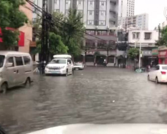 昆明多区出现水浸。网图