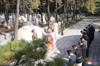 金正恩參謁中國志願軍烈士陵園。朝中社圖片