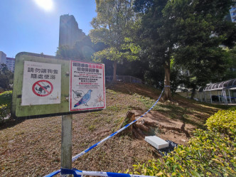 有指示牌呼籲市民勿餵白鴿。