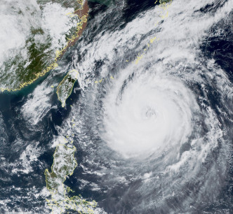 潭美的結構今日（27日）明顯變得鬆散，風眼也變得模糊。日本氣象廳衛星雲圖