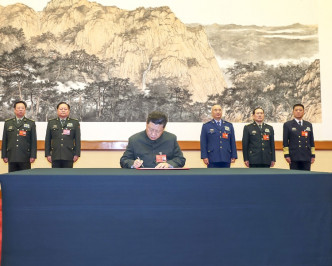習近平簽署一號命令，向全軍發布開訓動員令。新華社