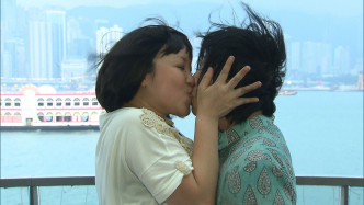 8年前嘅劇集《My盛Lady》中，監製早已醒她強吻「男神」黃子華。
