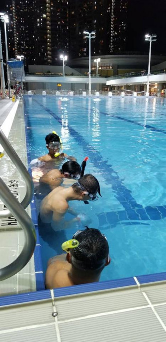 工會批評泳池主管已急於開放給公眾使用，做法極為不負責任。港九拯溺員工會fb專頁