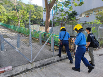 警方和消防到場調查。