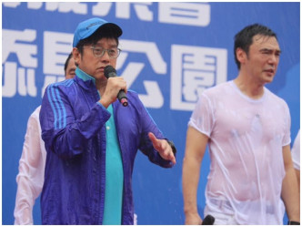 譚詠麟於上月30日夥同鍾鎮濤出席撐警集會。資料圖片