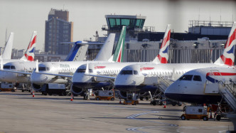 倫敦城市機場261班航班取消。AP圖片
