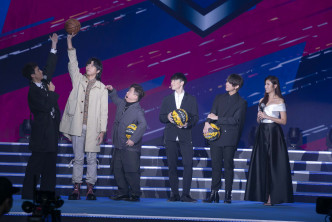 姜涛（右二）及Ian（右三）主演的《季前赛》，疑似有Stanley参演。